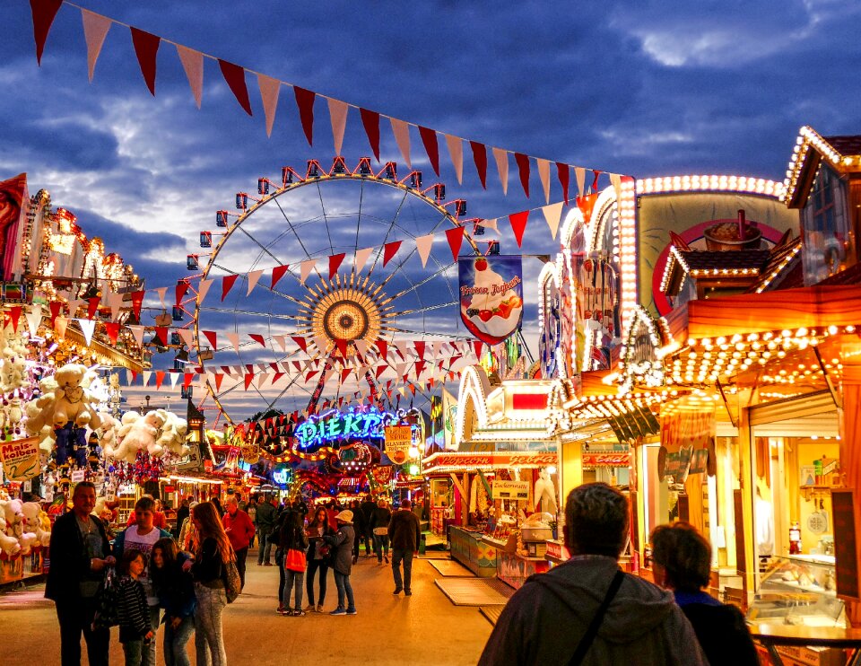 Human tourist gambling