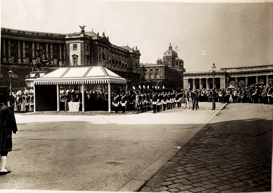 Ozession am 7. Juni 1917 in und vor der Hofburg (BildID 15566053)