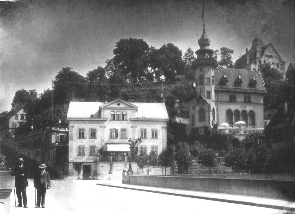 P Sinner - Blick von der Eberhardsbrücke auf Uhlandhaus und Bierkirchle 1900er (TSiW101)