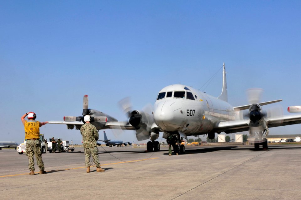 P-3C Orion water separation bag check 140521-N-MV308-241