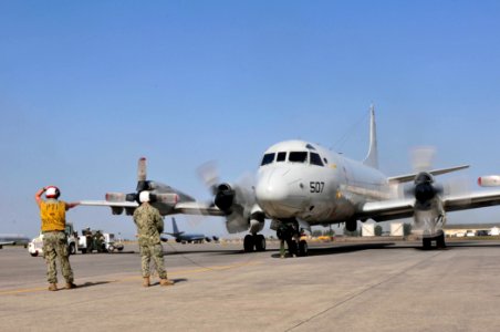 P-3C Orion water separation bag check 140521-N-MV308-241