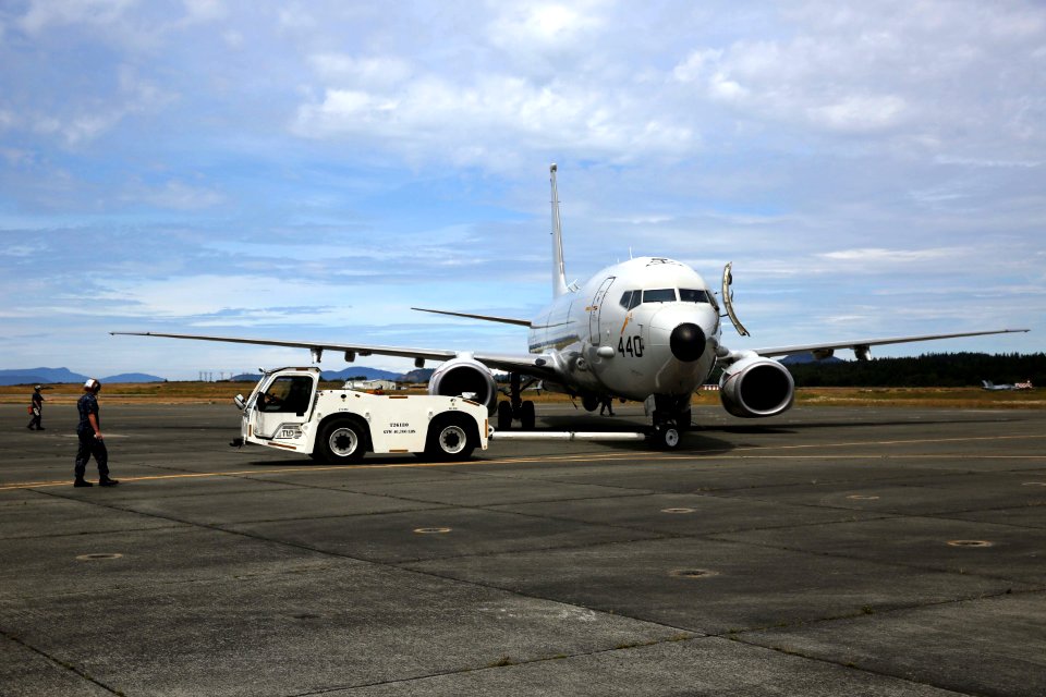 P-8 TOWEX 160622-N-DC740-024