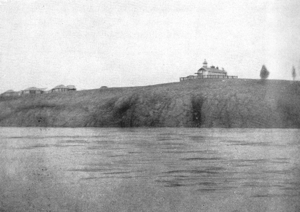 P218 Miroyedikha. Rocky bank