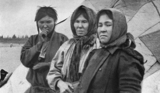 P225 Women of the Yenisei-Ostiaks outside their tent at Syrianski Pesok