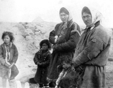 P251c Yenisei-Ostiaks women and children