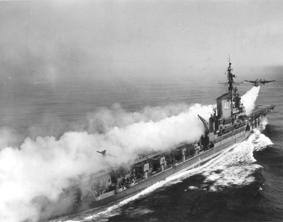P2V-3C Neptune takes off from USS Franklin D. Roosevelt (CVB-42) on 2 July 1951 (80-G-629296)