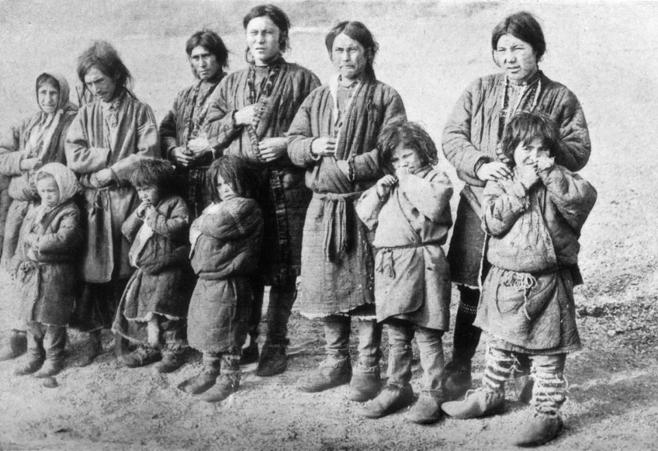 P252 Men and children of the Yenisei-Ostiaks
