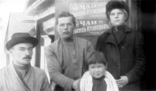P169a Russian types at Ananyino