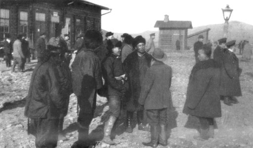 P380 Chinese gold-miners at Transbaikal railway station Mogocha