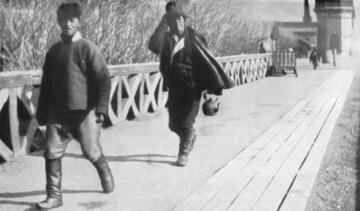P403 Chinese labourers at Transbaikal railway station Karymkaya