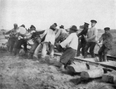 P417b Korean and Russian labourers at work