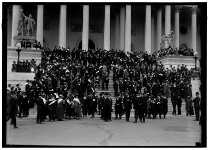 PACIFISTS ON CAPITOL STEPS LCCN2016867576