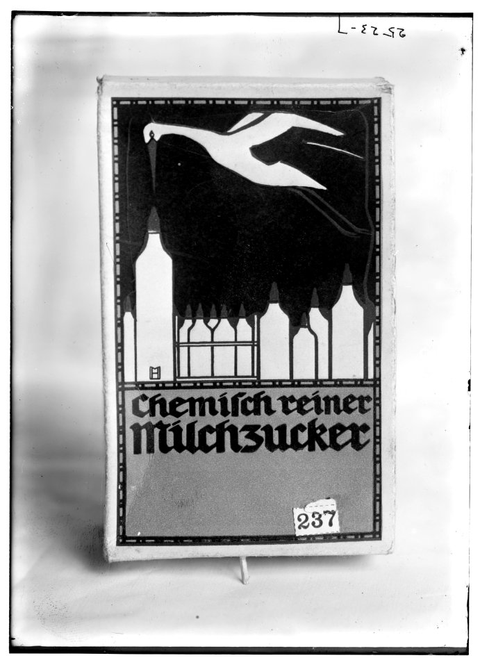 Package of Chemisch reiner Milchzucker (lactose) LCCN2014691819