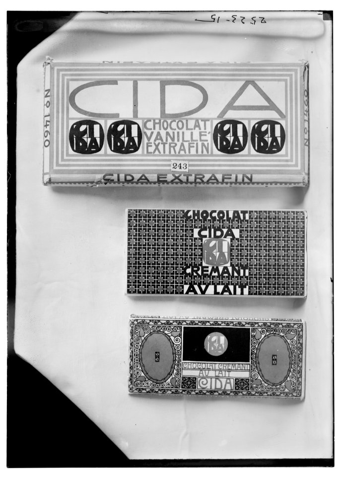 Packaging for chocolate bars by Belgian candymaker CIDA (Compagnie d'Alimentation)) LCCN2014691036