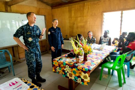 Pacific Partnership mission commander visits with Bougainville leaders 150702-N-BK290-246