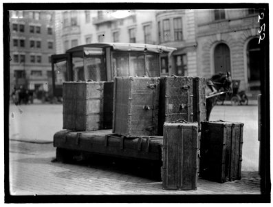 PACKING TRUNKS LOC hec.00163