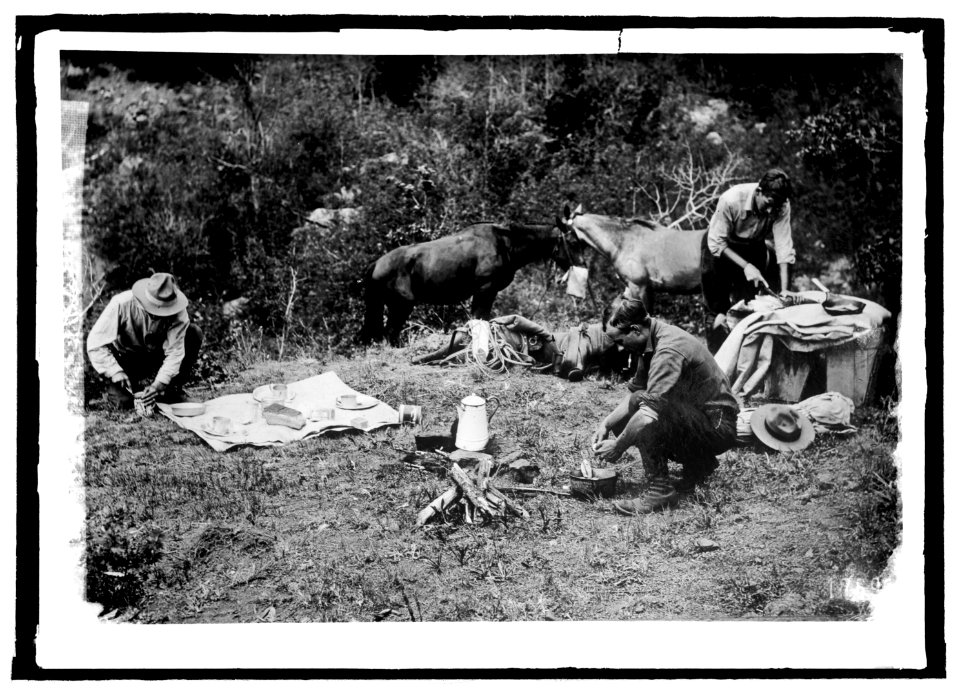 Pack outfit, Pike Nat. Forest LCCN2016821375