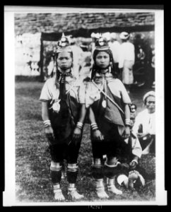 Padaung girls from the South Shan States LCCN2003663116