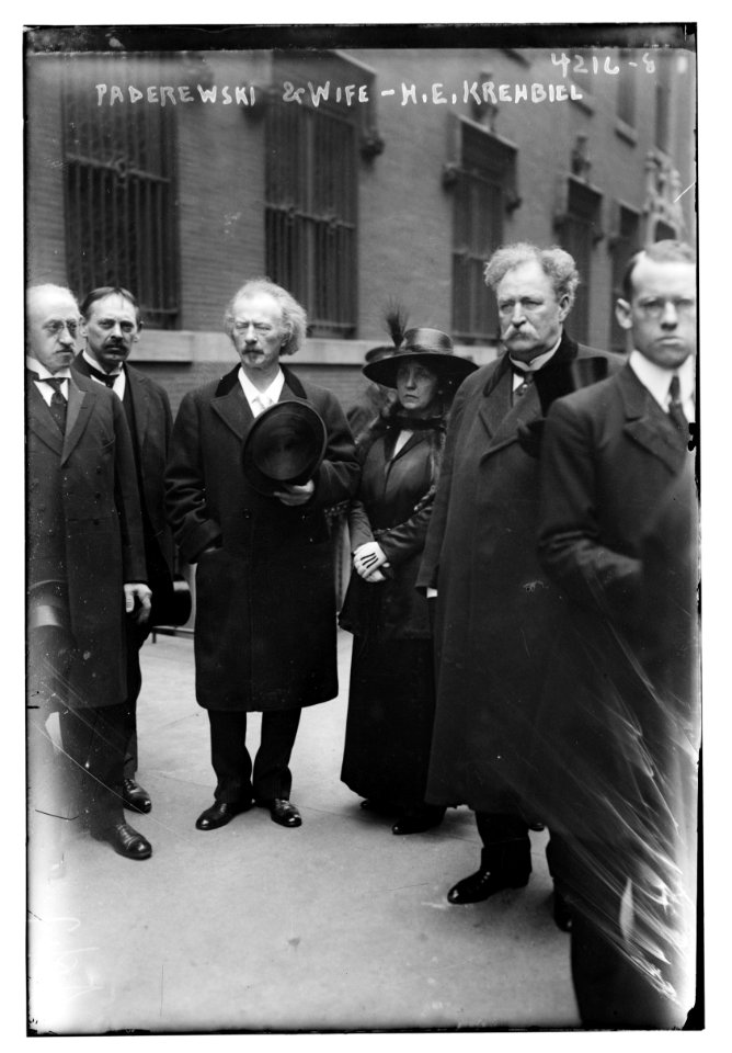 Paderewski & wife and H.E. Krehbiel LCCN2014704627