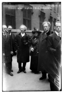 Paderewski & wife and H.E. Krehbiel LCCN2014704627