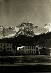 Padola, Hauptplatz mit Croda di Campo. (BildID 15416570)