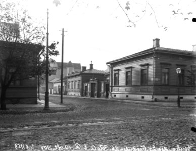 Näkymä Bulevardilta Fredrikinkadulle, oikealla Fredrikinkatu 26 (- Bulevardi 24), 24 - N1158b (hkm.HKMS000005-km0000mi25)