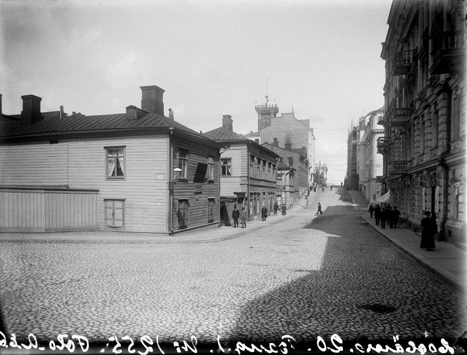 Näkymä Korkeavuorenkatua pitkin pohjoiseen - N1255 (hkm.HKMS000005-km0000mius)