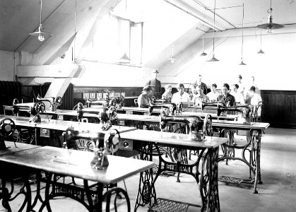 Nähmaschinen in der Armeeausrüstungswerkstatt in Sursee - CH-BAR - 3241278