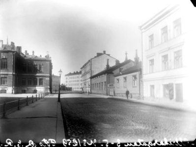 Näkymä Ulriikaporinkadulta (=Ullanlinnankatu) länteen kohti Korkeavuorenkatua - N1259 (hkm.HKMS000005-km0000miyb)