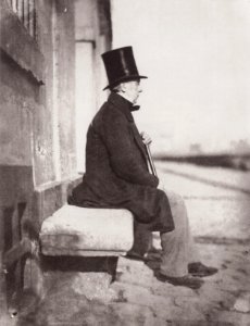 Nègre, Charles - Der Vater des Künstlers, vor dem Haus Quai Bourbon Nr. 21 (Zeno Fotografie)