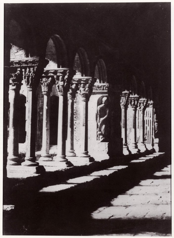Nègre, Charles - Arles. Saint-Trophime, Ostseite des Kreuzgangs, von der Südseite aus aufgenommen (Zeno Fotografie)