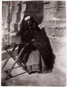 Nègre, Charles - Chartres. Kerzenhändlerin vor der Kathedrale (Zeno Fotografie)