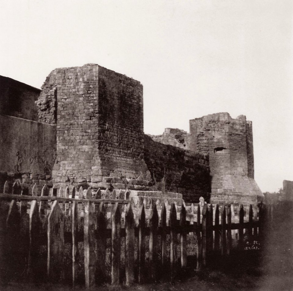 Nègre, Charles - Arles. Ruinen der Befestigungsanlage (Zeno Fotografie)