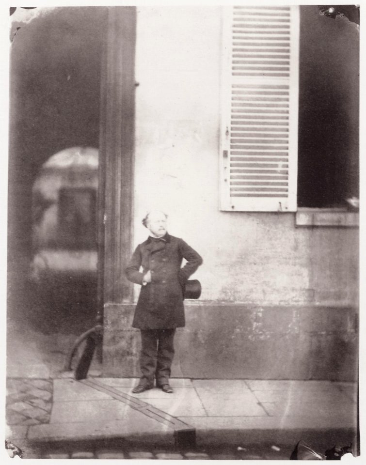 Nègre, Charles - Der Bildhauer Préault vor dem Haus Quai Bourbon Nr. 21 (Zeno Fotografie)