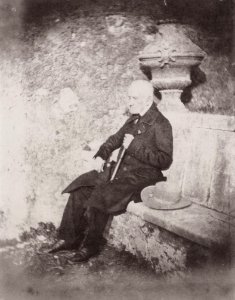 Nègre, Charles - Greis, auf einer Bank sitzend (Zeno Fotografie)