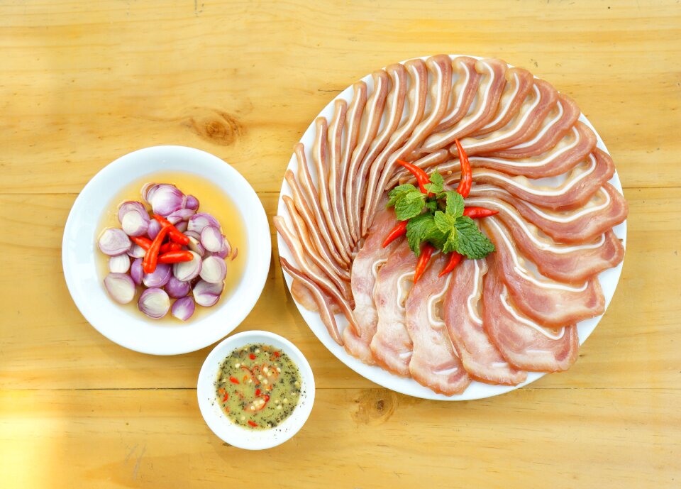 Pig ears vegetables onion