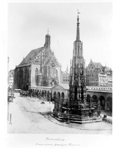 Nürnberg Frauenkirche Schöner Brunnen 001