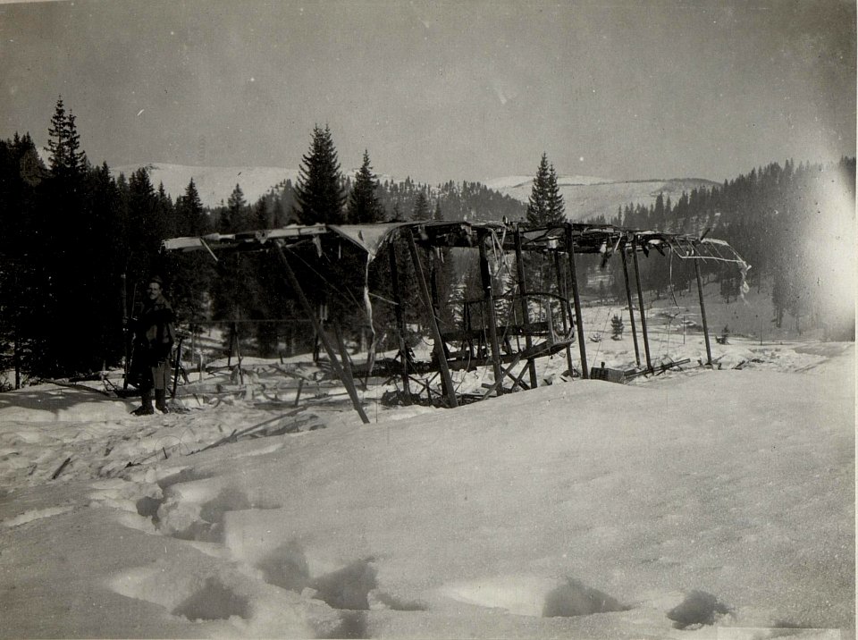 Nördlich Campo Cavallo .Abgestürztes italienisches Flugzeug (BildID 15640130)