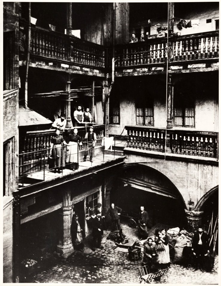 Nürnberg-Ehemaliges Haus zu den Löwenköpfen-Theresienstraße 11-ZI-1106-04-04-367457