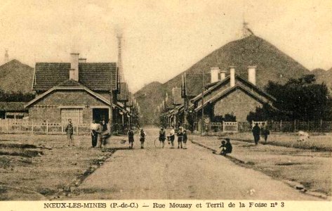 Nœux-les-Mines - Fosse n° 3 - 3 bis des mines de Nœux (E), rue Moussy et terrils