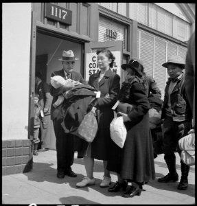 Oakland, California. Evacuee family of Japanese ancestry leaving Wartime Civil Control Administrati . . . - NARA - 537893
