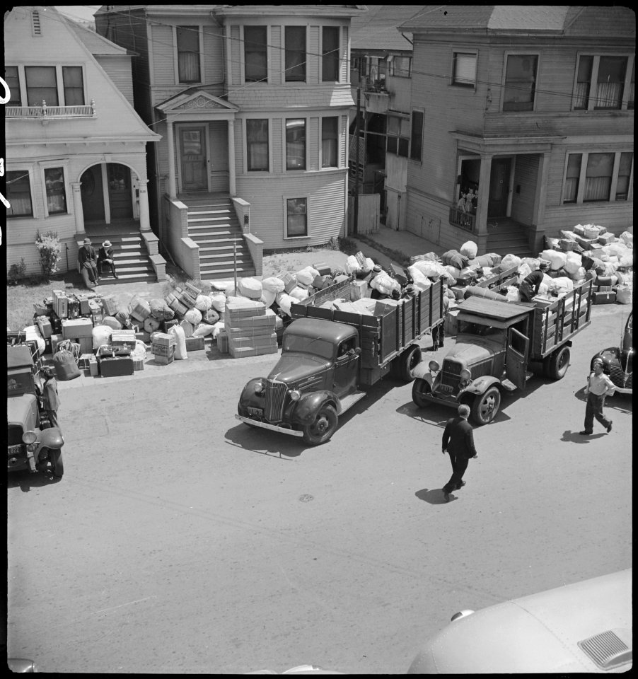 Oakland, California. View from window of the Wartime Civil Control Administration station. Moving . . . - NARA - 537700