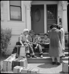 Oakland, California. These buses are lined up ready to take residents of Japanese ancestry to Tanfo . . . - NARA - 537702
