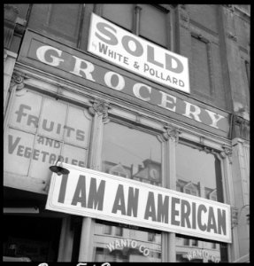 Oakland, California. Following evacuation orders, this store, at 13th and Franklin Streets, was clo . . . - NARA - 537833