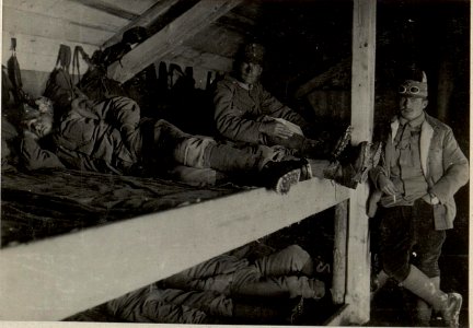 Obere Luggauer Alm. Mannschaftsunterstand. Reservestellung Innenraum. (BildID 15472010)