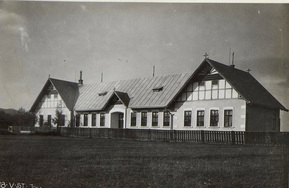 Obere Schule in Unterwikow Unterkunft der k.u.k.V.St.1-7. 16.11.17. (BildID 15666280)