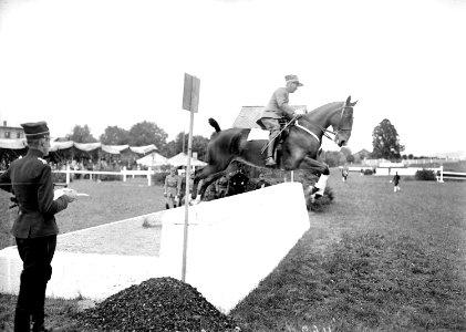 Oberleutnant Lauper beim Mauersprung - CH-BAR - 3240591
