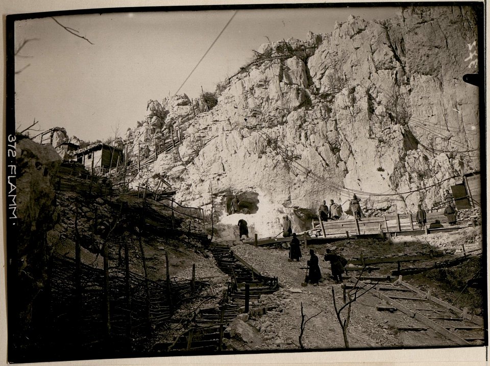 Oberes Ende des Drahtseilaufstieges auf den Monte Sabotino im Bau (BildID 15732404)