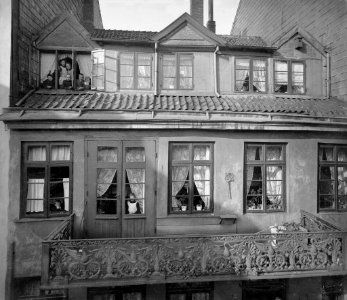 Obere Stockwerke des Renaissance-Querhauses Schlossstraße 36 (Kiel 44.611)