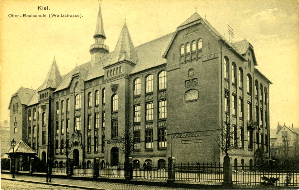 Oberrealschule I. (Hebbelschule) in der Waitzstraße (Kiel 27.716)